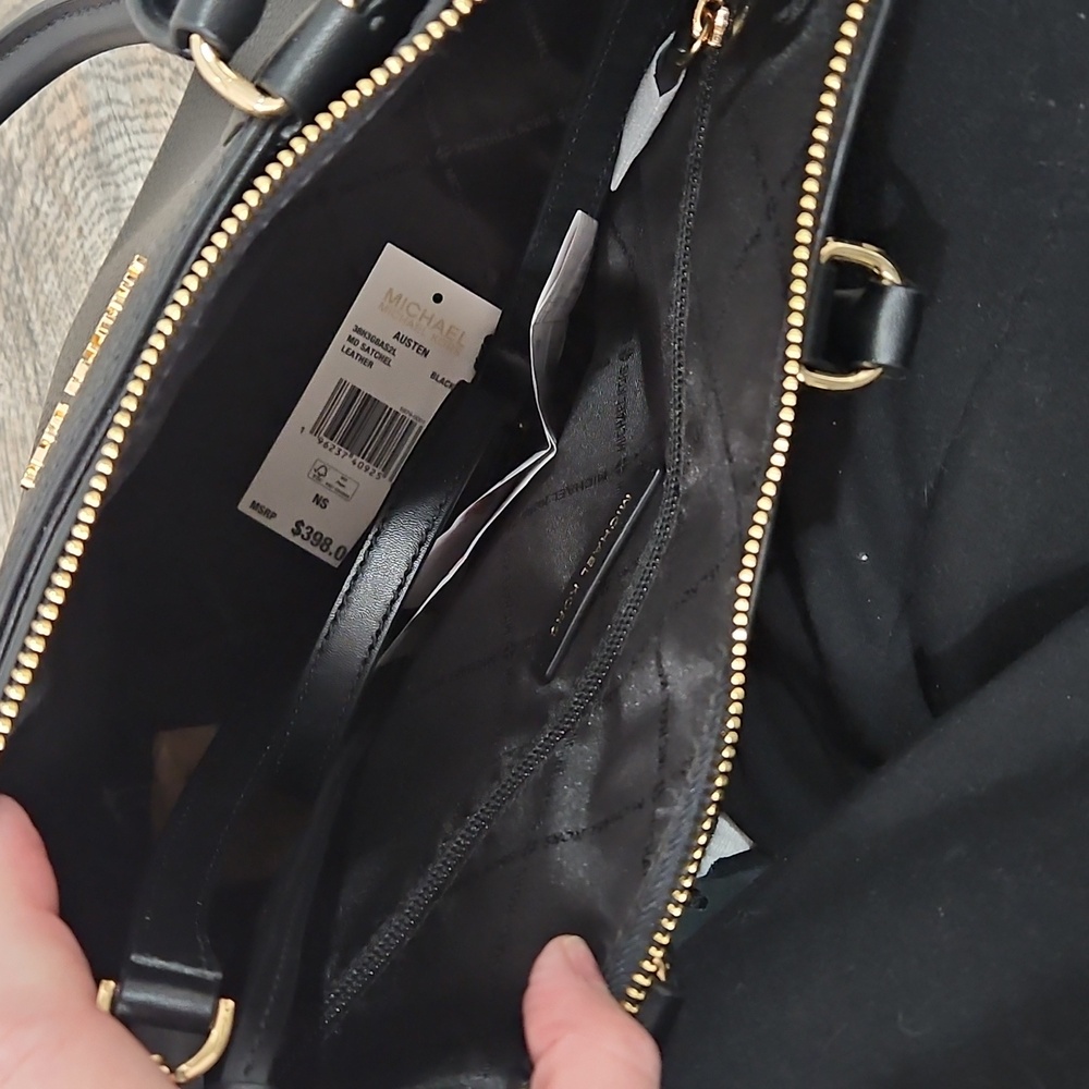 NEW MICHAEL Michael Kors Women's Black Austen Pebbled-leather Shoulder Bag black - Picture 7 of 7